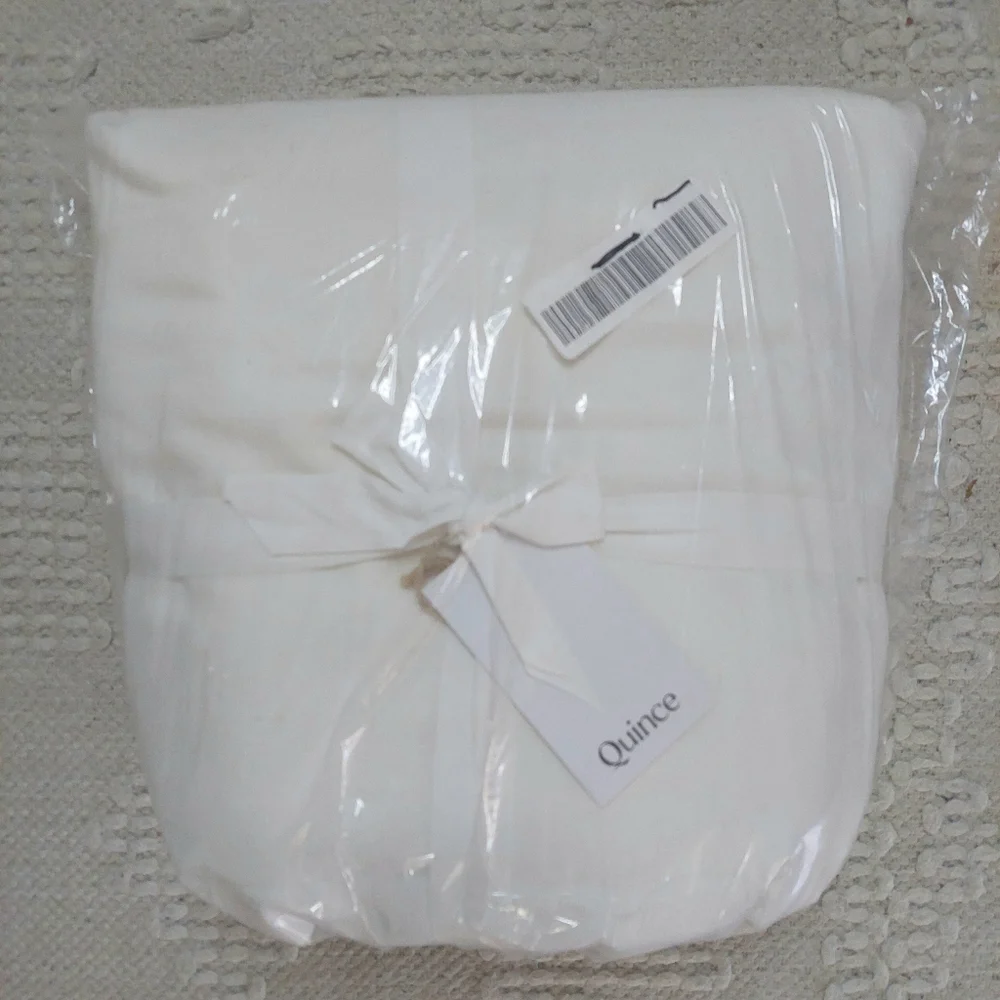 NWT! Quince Linen & Bamboo White Duvet Cover! King/ Cal King (14)_10